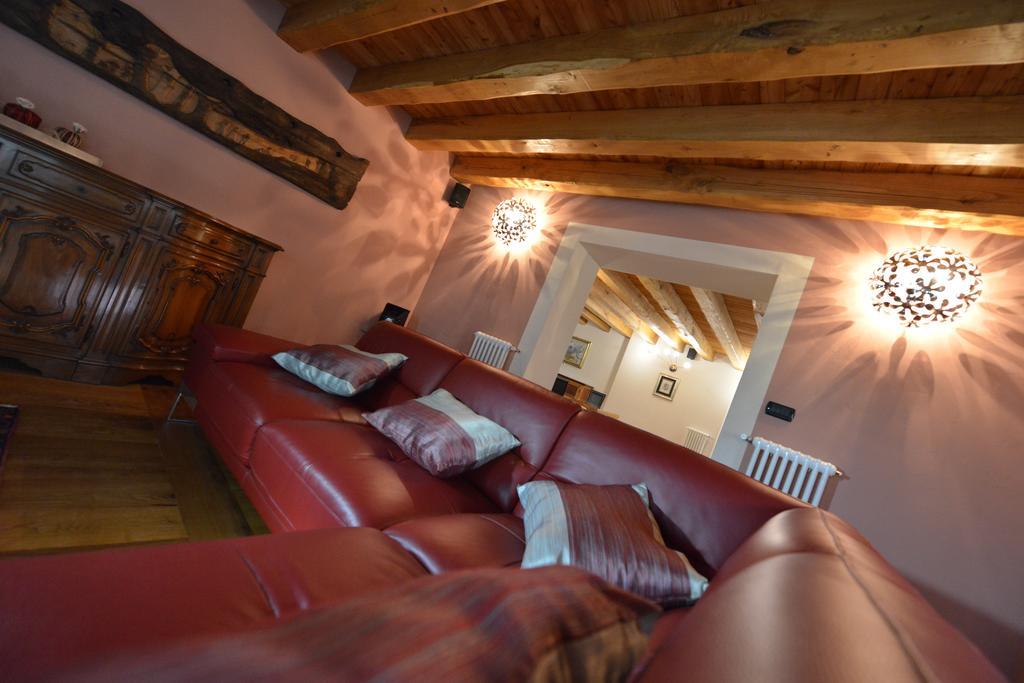 Au Berceau Du Bien-Etre Villa Chambave Cameră foto